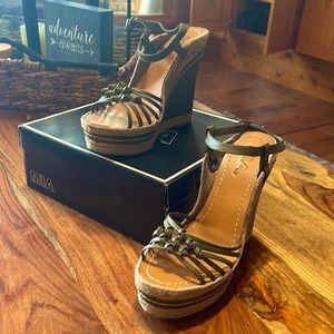 NEW with box Mia Biscotti Espadrille Wedge Sandles in Olive